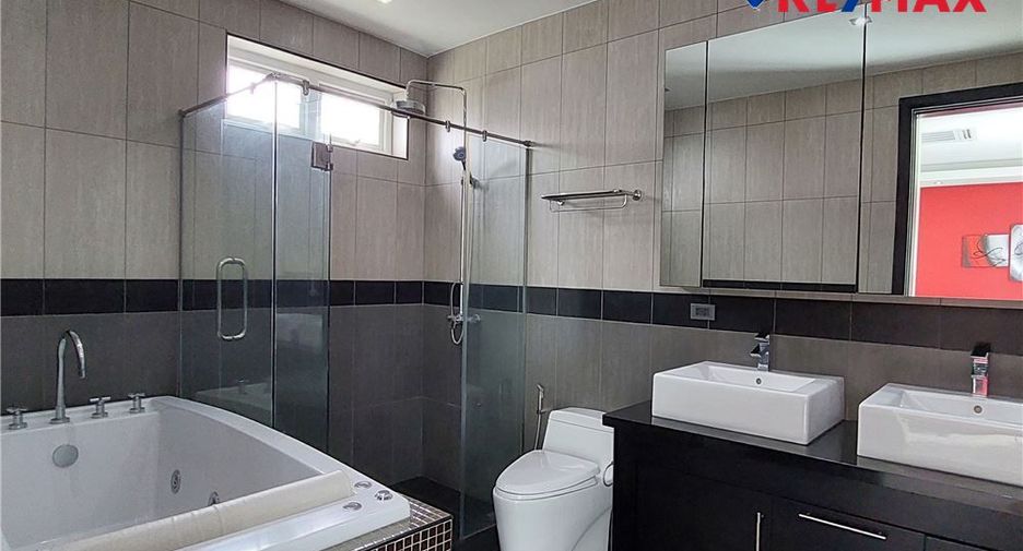 Haus zum Kauf mit 5 Zimmer in Bang Lamung, Chonburi