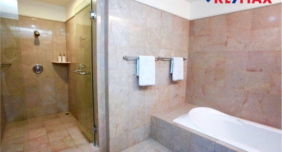For rent 3 bedrooms condo in Bang Lamung, Chonburi