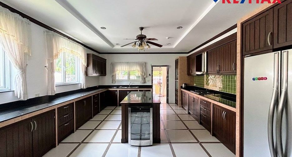 For sale 5 ベッドルーム house in Bang Lamung, Chonburi
