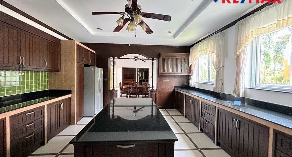 For sale 5 ベッドルーム house in Bang Lamung, Chonburi