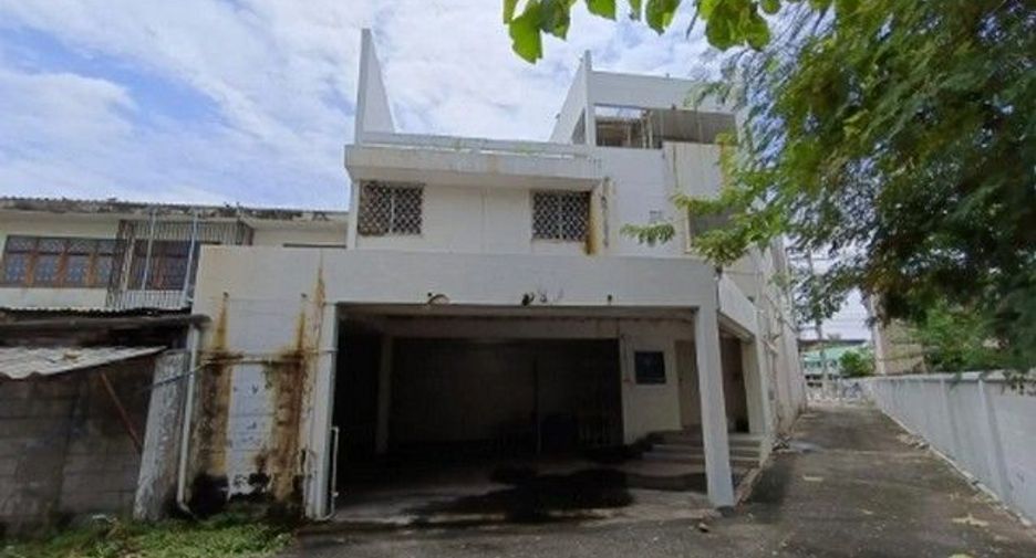 À vendre 1 chambre bureau à Taphan Hin, Phichit
