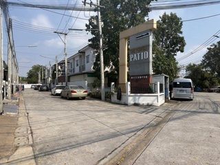 出售 2 卧室 联排别墅 在 Ban Bueng, Chon Buri