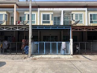 出售 2 卧室 联排别墅 在 Ban Bueng, Chon Buri