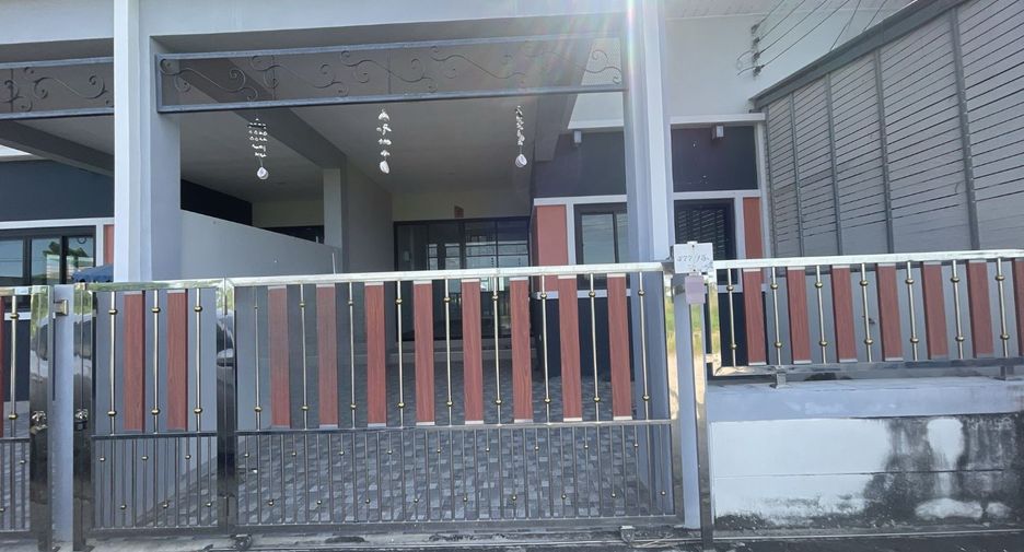 出售 2 卧室 联排别墅 在 Ban Khai, Rayong