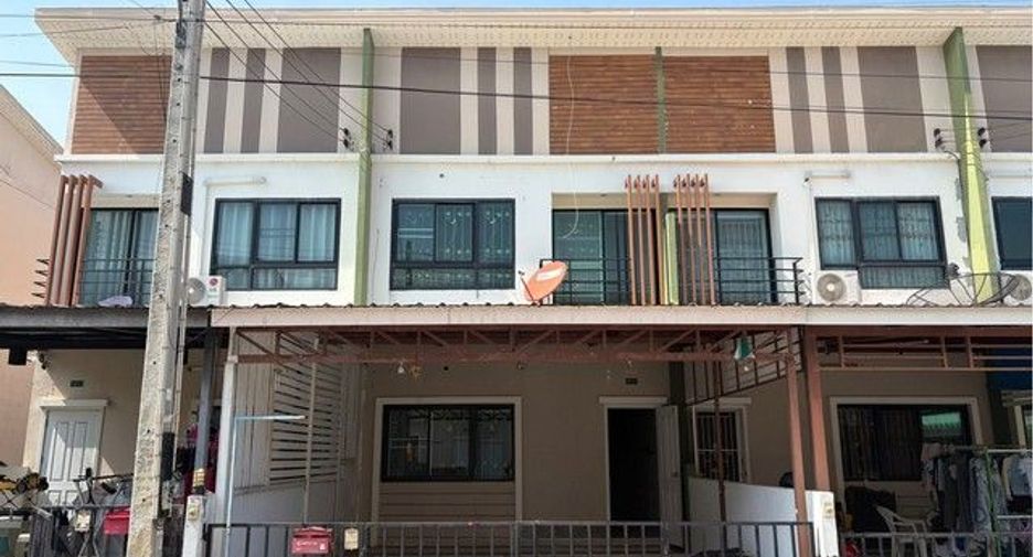 Casa adosada en venta de 2 habitaciones en Pluak Daeng, Rayong