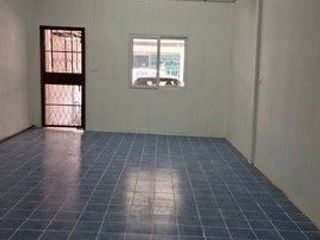 For rent 2 bedrooms townhouse in Saphan Sung, Bangkok