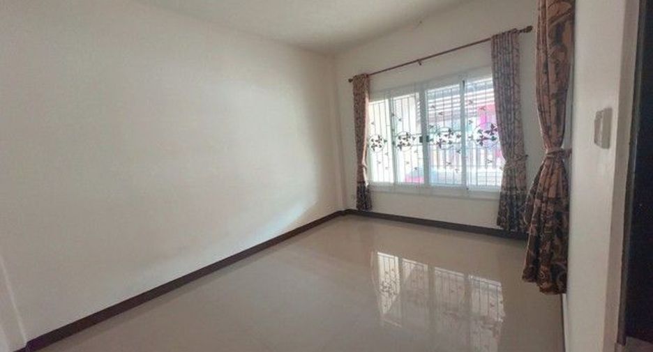 Casa adosada en venta de 2 habitaciones en Pluak Daeng, Rayong