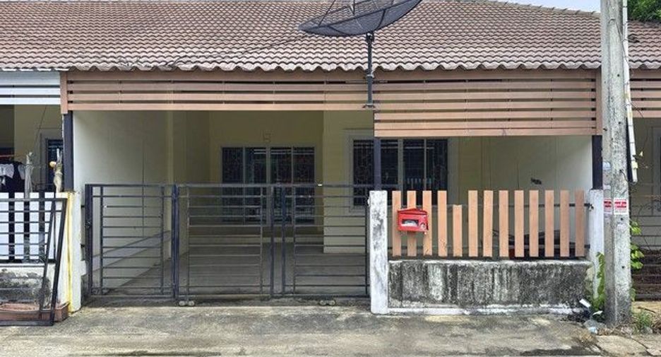 Casa adosada en venta de 2 habitaciones en Pluak Daeng, Rayong