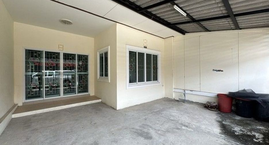 Casa adosada en venta de 2 habitaciones en Pluak Daeng, Rayong
