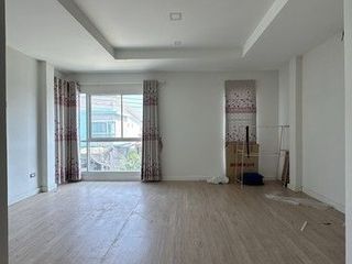 Casa en venta de 3 habitaciones en Ban Khai, Rayong