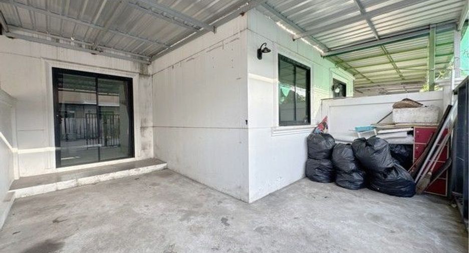 À vendre 2 chambres maison de ville à Ban Khai, Rayong