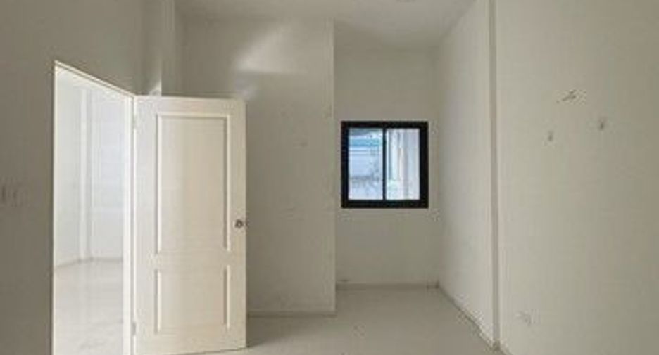 À vendre 2 chambres maison de ville à Ban Khai, Rayong