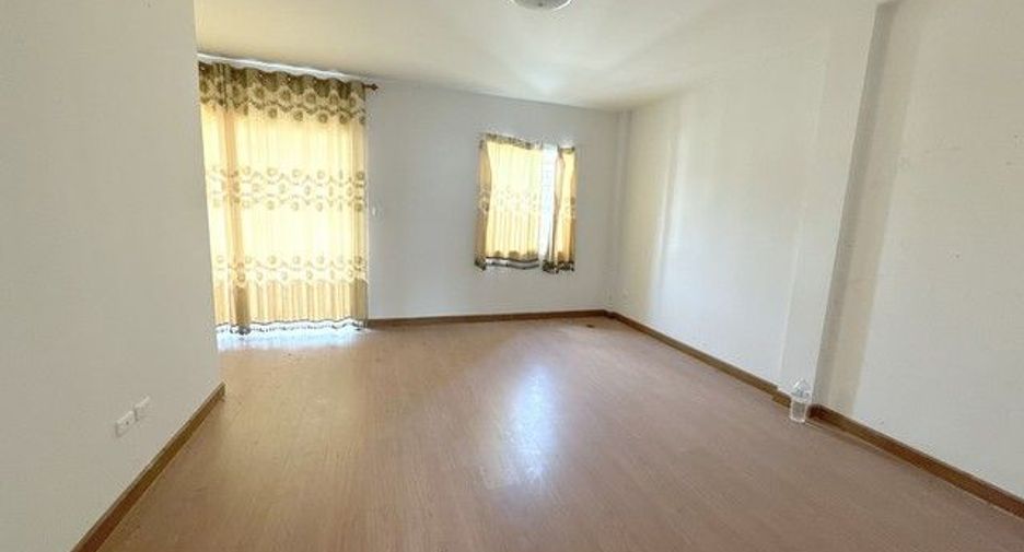 For sale 3 bedrooms townhouse in Mueang Chon Buri, Chonburi