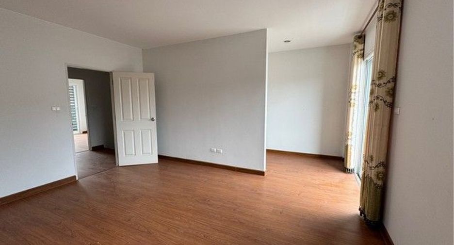 For sale 3 bedrooms townhouse in Mueang Chon Buri, Chonburi