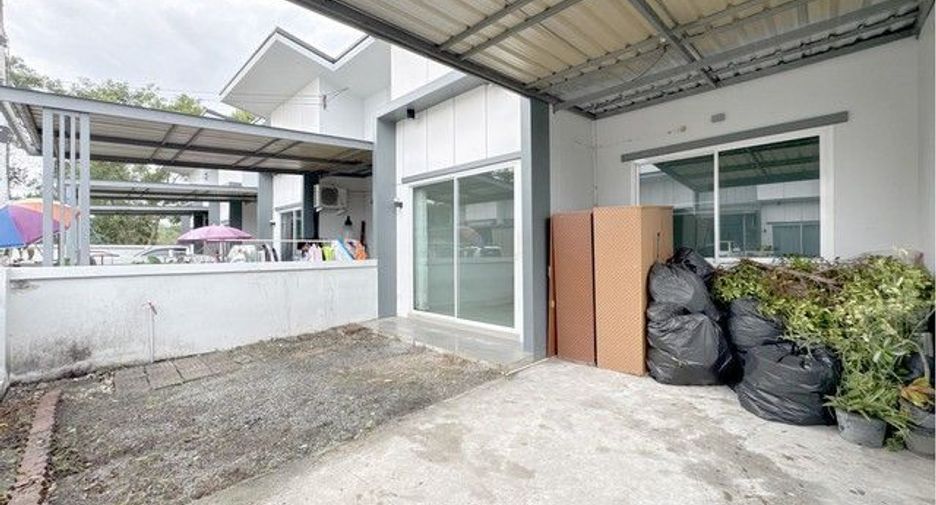 À vendre 2 chambres maison de ville à Ban Khai, Rayong