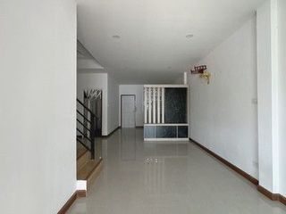 Casa en venta de 3 habitaciones en Ban Khai, Rayong
