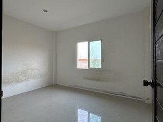 Casa en venta de 2 habitaciones en Ban Khai, Rayong