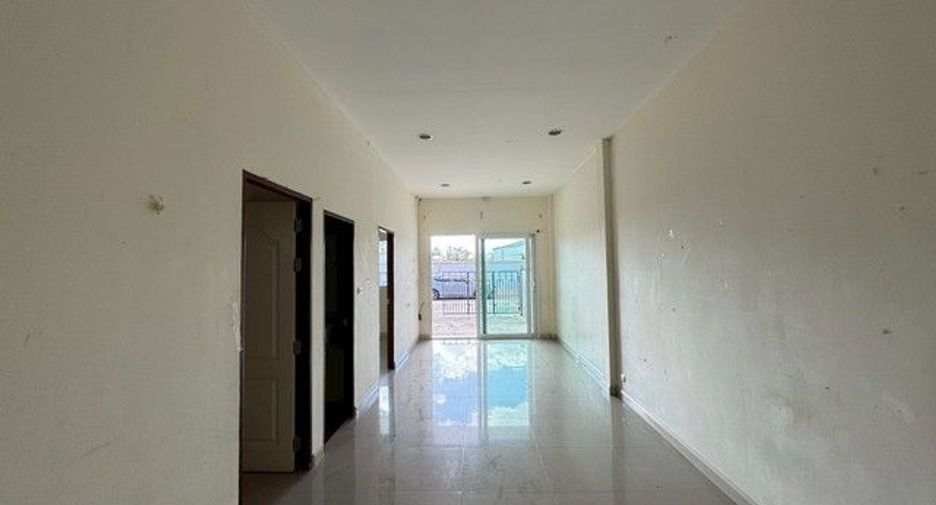 出售 3 卧室 商业空间 在 Ban Khai, Rayong