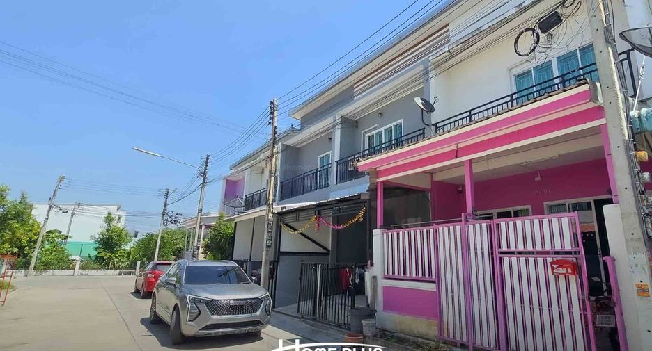 For sale 3 bedrooms townhouse in Sam Phran, Nakhon Pathom
