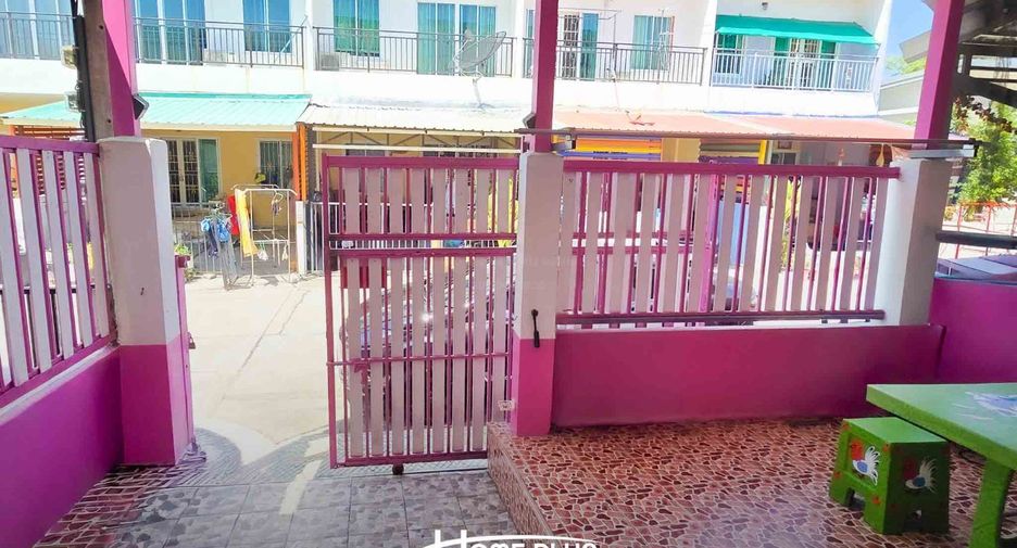 For sale 3 bedrooms townhouse in Sam Phran, Nakhon Pathom