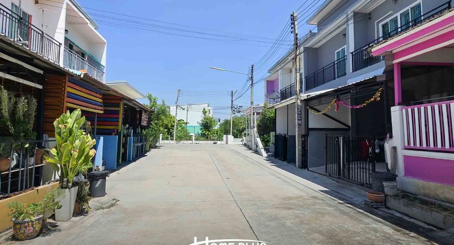 For sale 3 bedrooms townhouse in Sam Phran, Nakhon Pathom