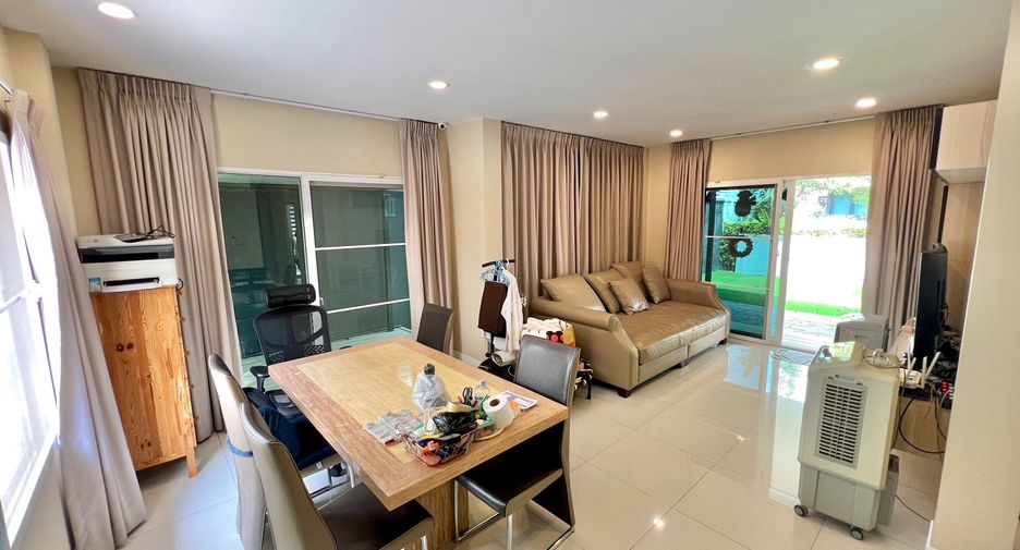 For sale 4 bedrooms house in Bang Kapi, Bangkok