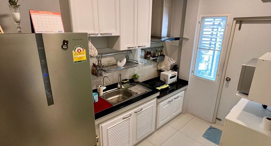 For sale 4 bedrooms house in Bang Kapi, Bangkok