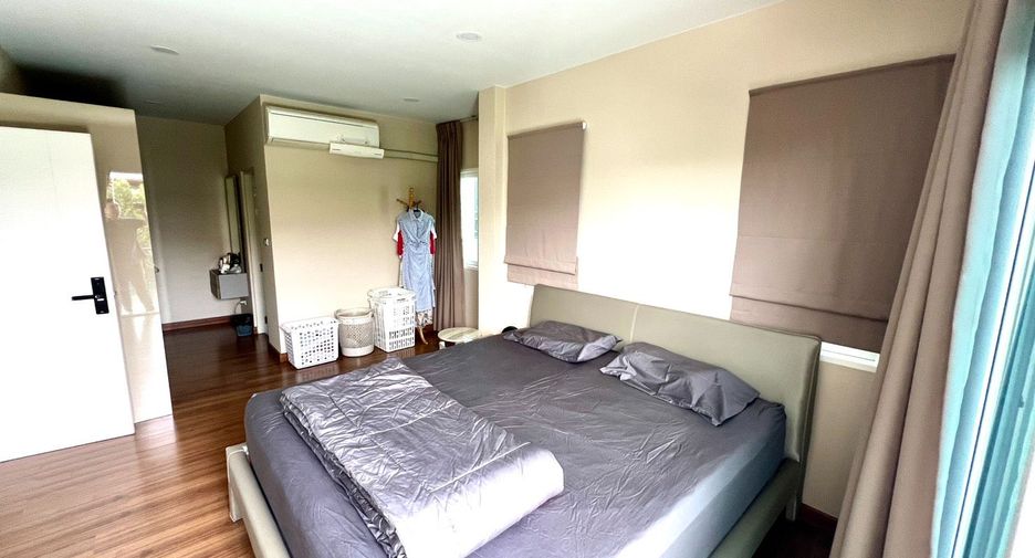 For sale 4 bedrooms house in Bang Kapi, Bangkok
