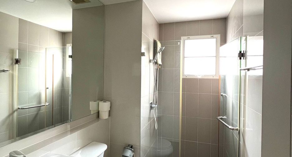For sale 4 bedrooms house in Bang Kapi, Bangkok