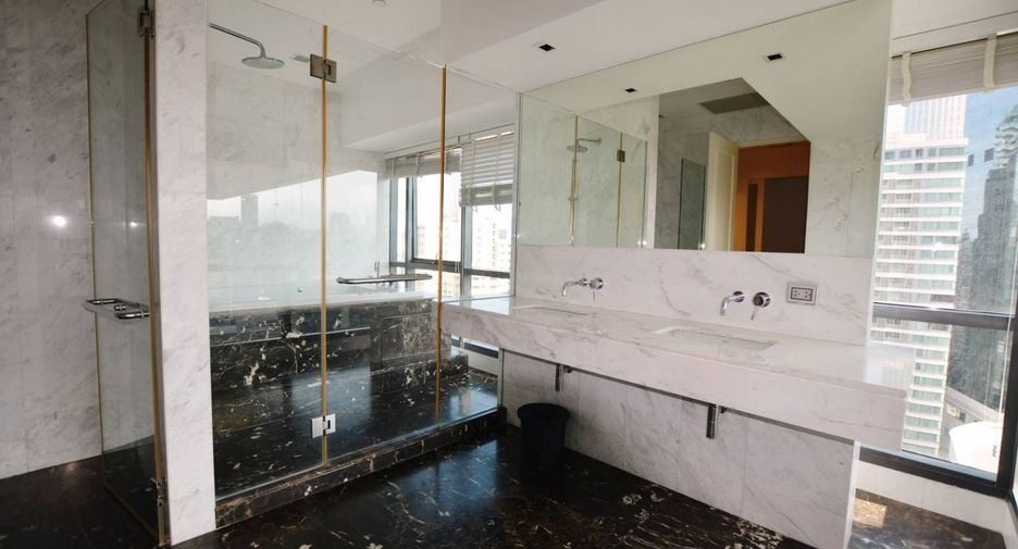 For rent 3 bedrooms condo in Watthana, Bangkok