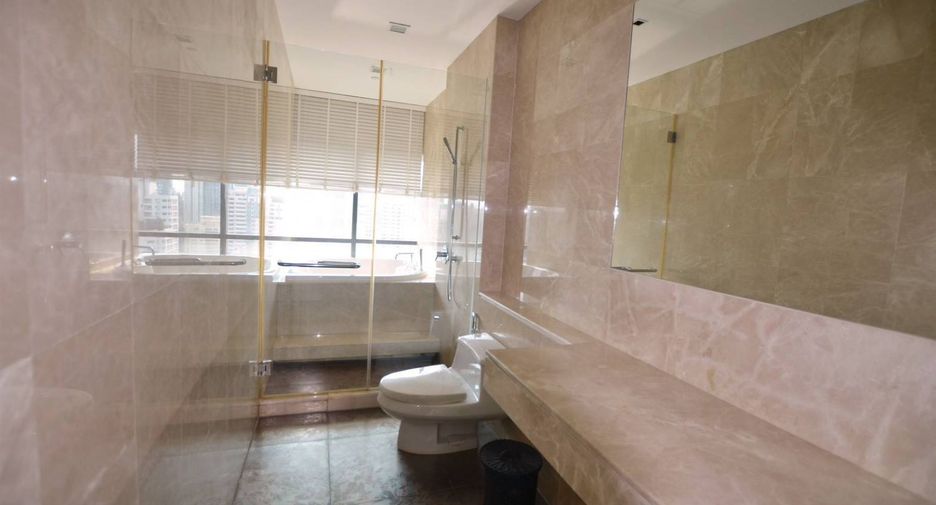 For rent 3 bedrooms condo in Watthana, Bangkok