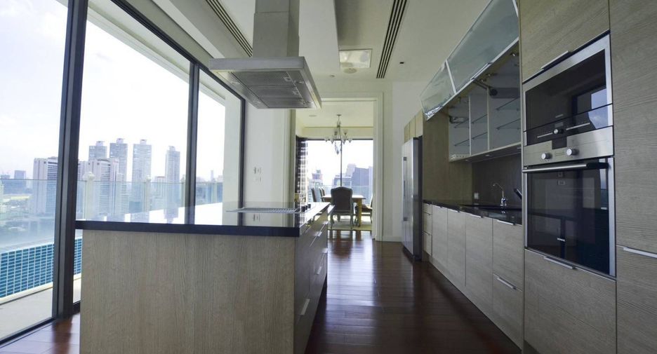 For rent 3 bedrooms condo in Watthana, Bangkok