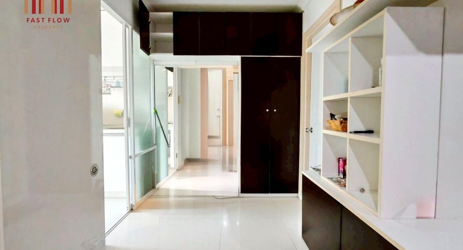 À vendre 1 chambre condo à Huai Khwang, Bangkok