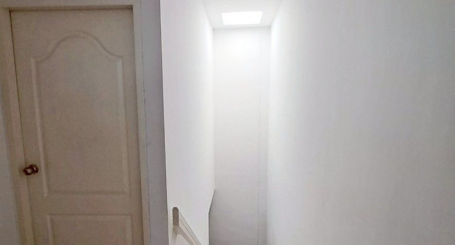 À vendre 2 chambres maison de ville à Bang Phli, Samut Prakan