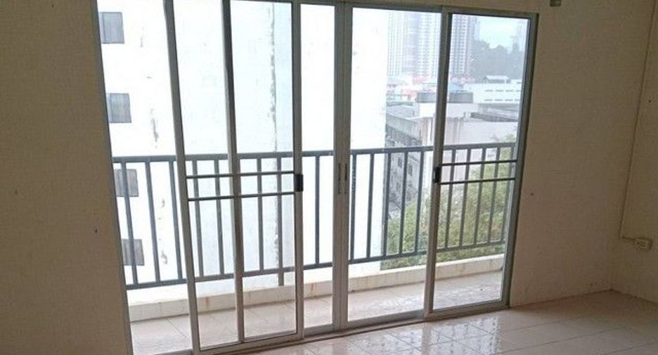 Local comercial en venta de 4 habitaciones en Ban Bueng, Chonburi
