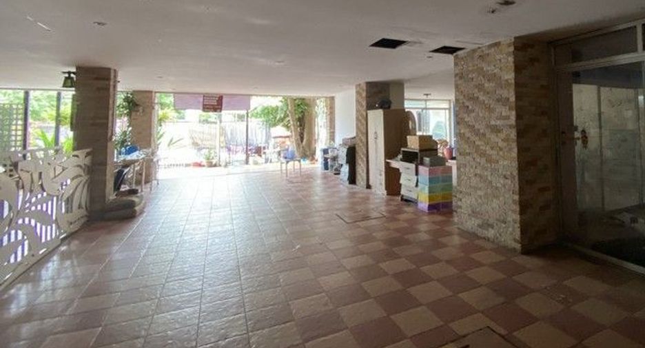Local comercial en venta de 4 habitaciones en Ban Bueng, Chonburi
