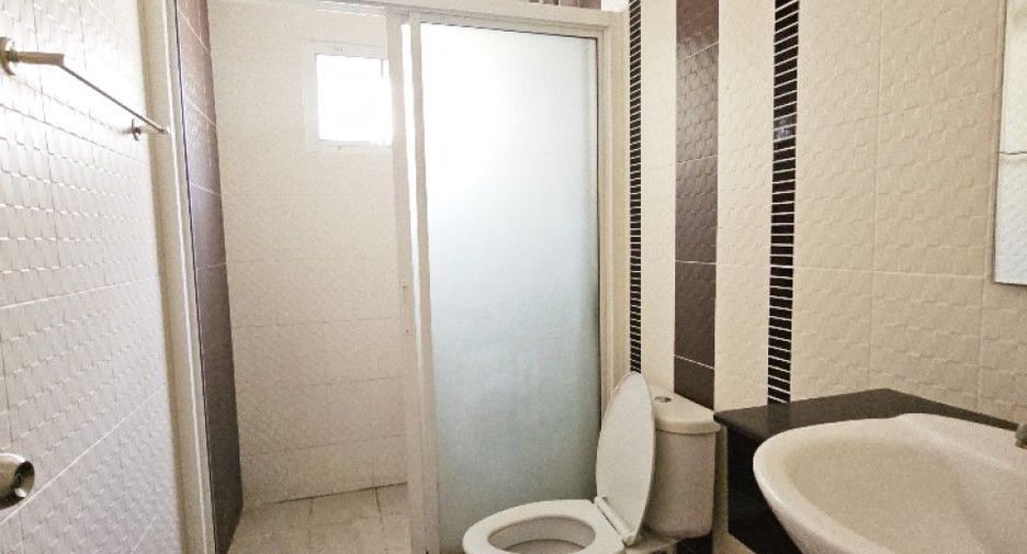 Casa en venta de 3 habitaciones en Phan Thong, Chonburi