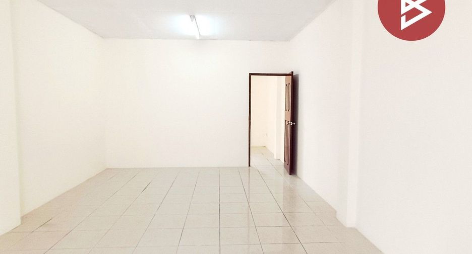 For sale 3 bedrooms retail Space in Pluak Daeng, Rayong
