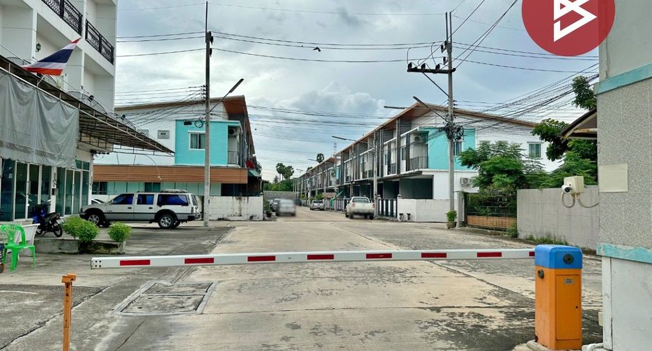 Продажа 3 спальни таунхаус в Mueang Chon Buri, Чонбури