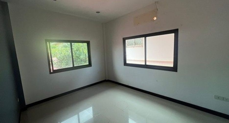 À vendre 3 chambres maison à Ban Bueng, Chonburi