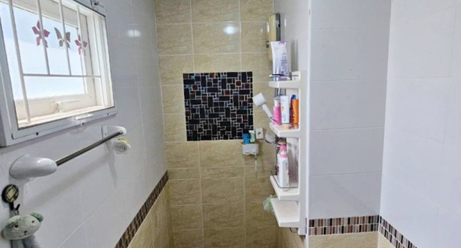 For sale 4 bedrooms townhouse in Bang Phli, Samut Prakan
