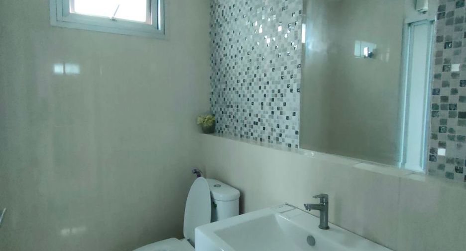 For rent 2 bedrooms condo in Huai Khwang, Bangkok