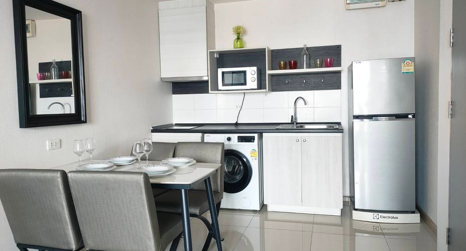 For rent 2 bedrooms condo in Huai Khwang, Bangkok
