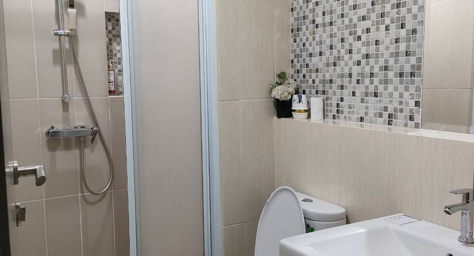 For rent 2 bedrooms condo in Huai Khwang, Bangkok