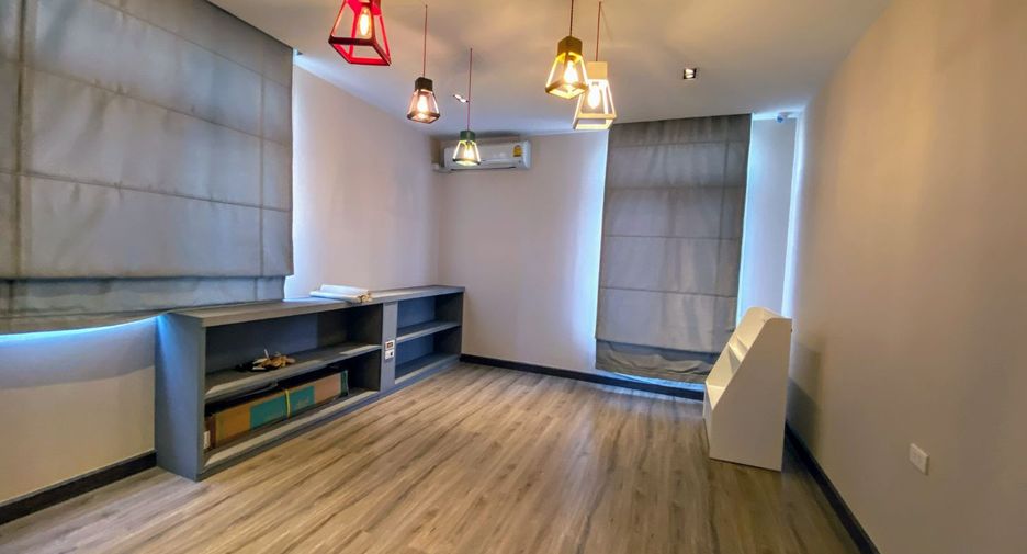 Аренда 5 спальни дом в Bang Phli, Самутпракан