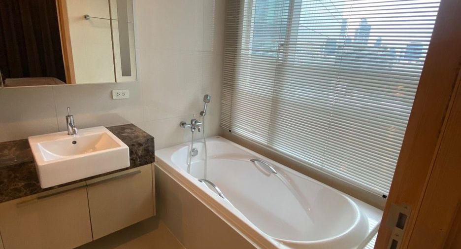 For rent 2 bedrooms condo in Khlong Toei, Bangkok