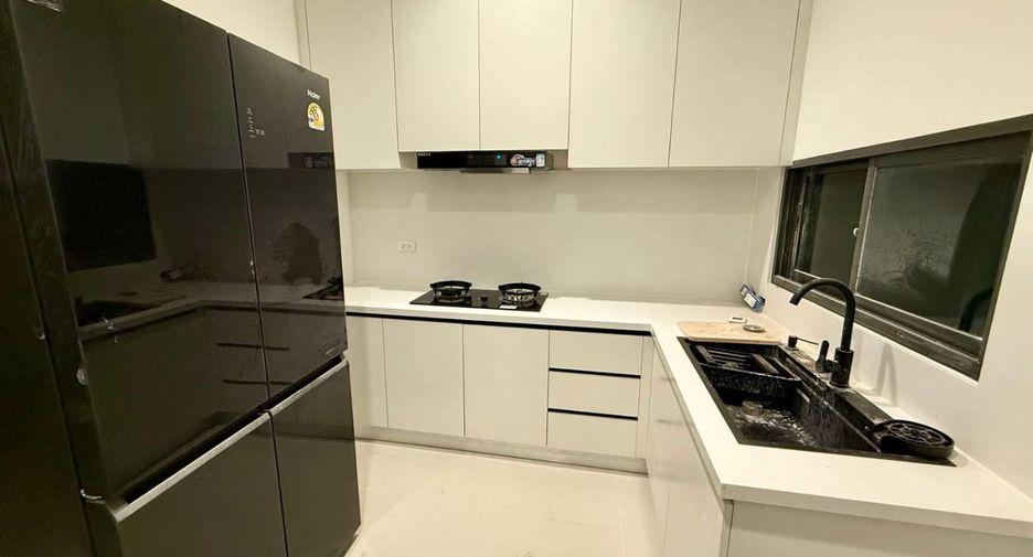 For rent 4 bedrooms house in Bang Phli, Samut Prakan