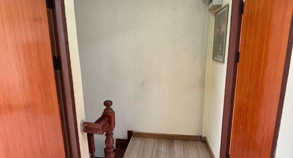 For sale 2 ベッドルーム townhouse in Nong Chok, Bangkok
