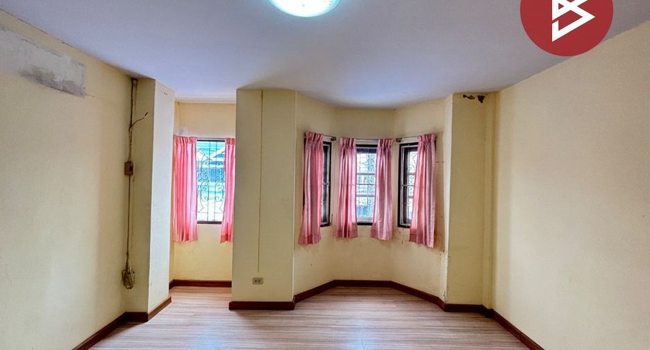 For sale 2 ベッドルーム townhouse in Nong Chok, Bangkok