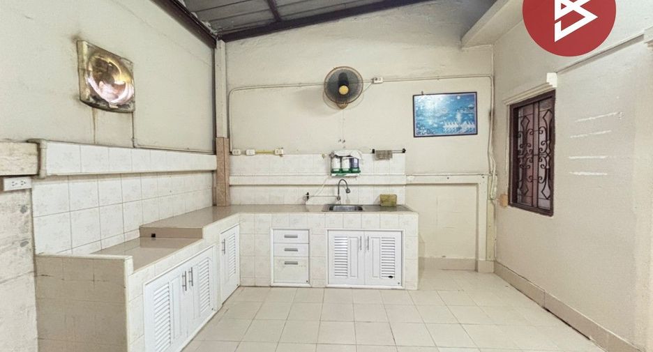 For sale 2 ベッドルーム townhouse in Nong Chok, Bangkok